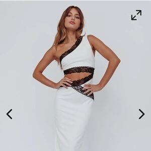 Selfie Leslie One-Shoulder White and Black Dress